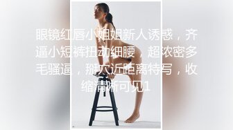 抹胸熟女试衣