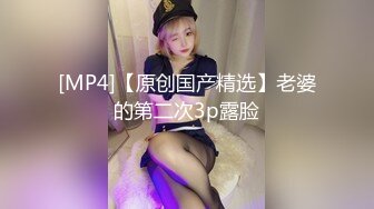 风骚学妹大姨妈来了小哥还不放过她，深喉草嘴玩着她的骚奶子释放性欲，浪叫呻吟不断，掰开逼逼给狼友看流血