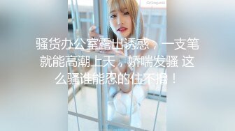 蜜桃美臀小女友，居家激情操逼，开档网袜情趣手铐