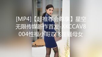 办公楼尾随白丝袜黑高跟闷骚女会计，松软发涩的肉唇喷得到处都是